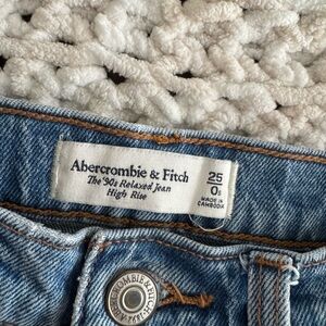 Abercrombie & Fitch 90s Relaxed High Rise Jeans